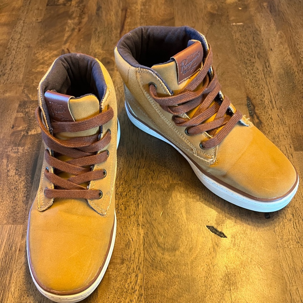 Kids honey boots size 4